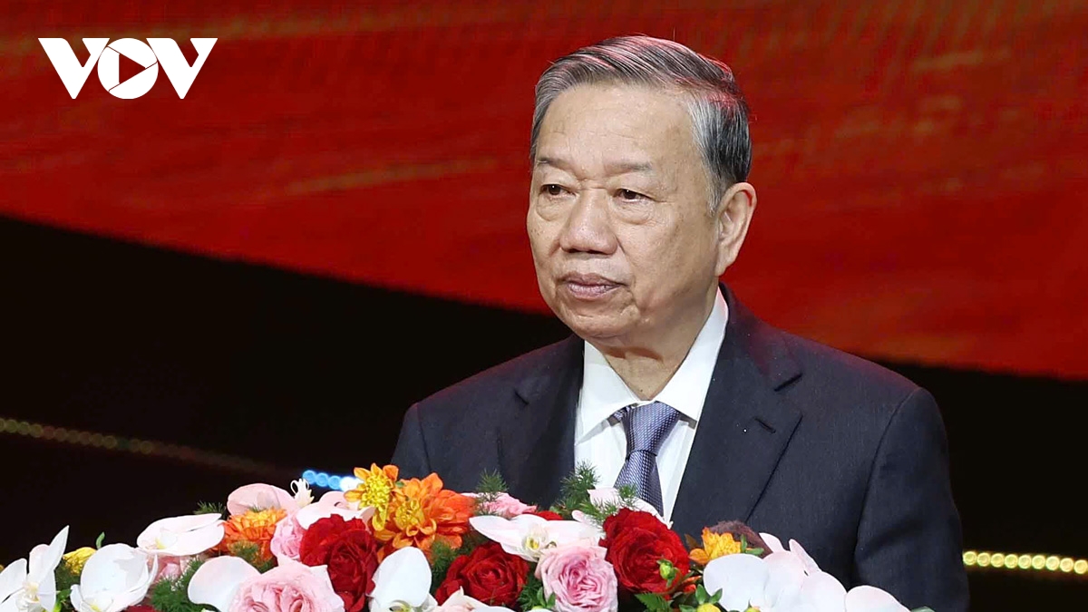 Party leader To Lam requests hastening digital transformation among businesses